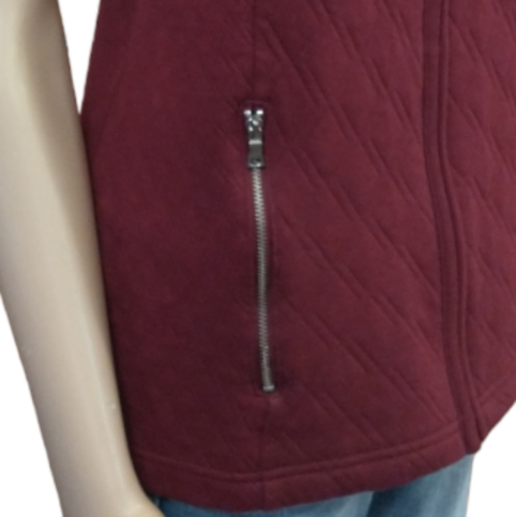 Croft & Barrow Quilted Burgundy Zip Front Vest With Zippered Pockets - Picture 6 of 8